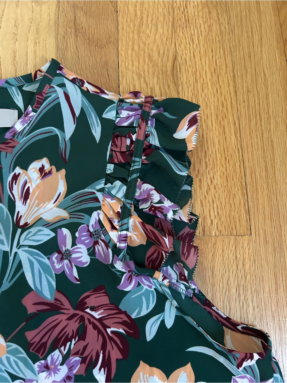 LOFT Dark Green Floral Ruffle Shell - Picture 3 of 6